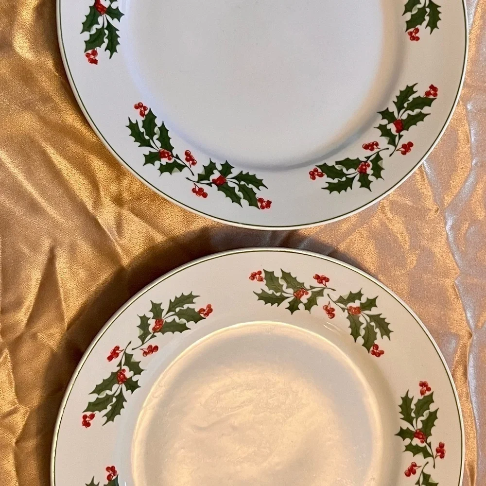 Vintage Christmas Ceramic Holly Berry Dinner Plates Set 2 Romania Holiday 10